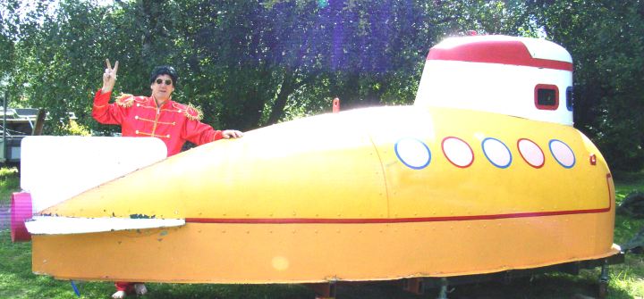 The Beatles Yellow Submarine - side view